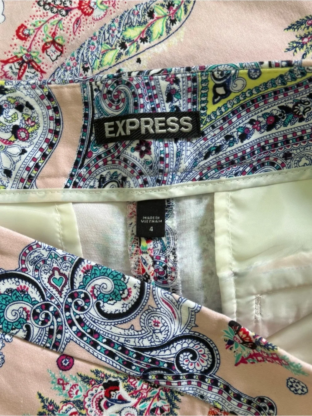 Vintage Express Pink Paisley Bold Pastel Shorts-Size 4